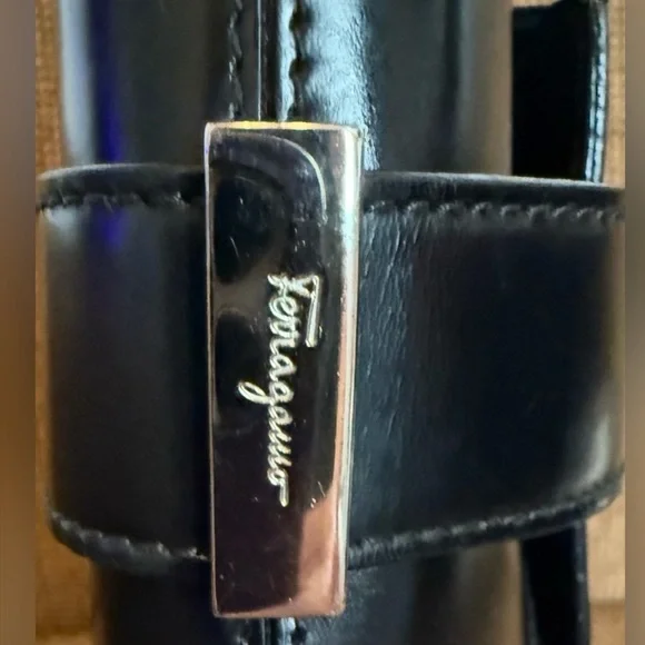 Salvatore Ferragamo Leather Side Hug Clasp Strap Boss Studio Shoulder Bag - Picture 7 of 13